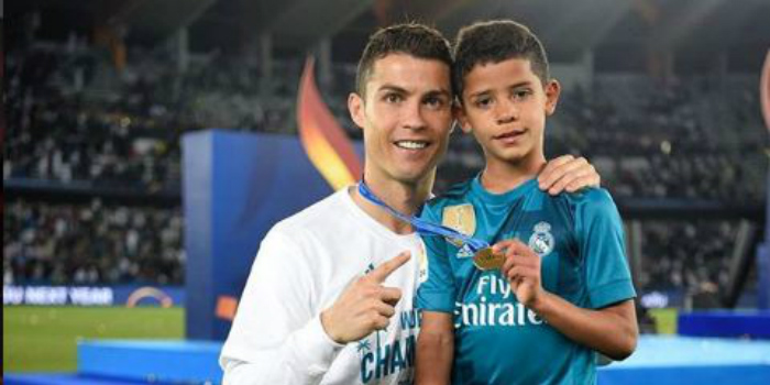 Cristiano Ronaldo, Georgina Rodriguez et leurs enfants drôlement déguisés :  cette photo déclenche un buzz !