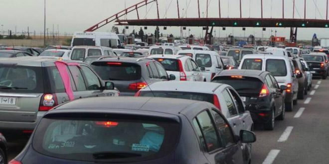 Embouteillages sur les autoroutes à l’approche de Aïd Al-Adha