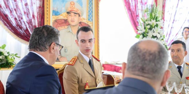 Moulay El Hassan préside une importante cérémonie militaire à Kénitra