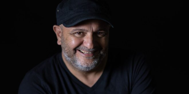 Réda Allali retrace l’épopée de Hoba Hoba Spirit dans « Radio Hoba »