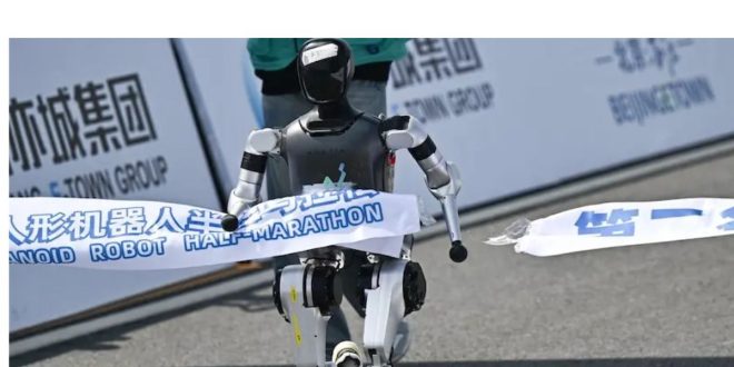 Chine: des robots participent à un semi-marathon à Beijing