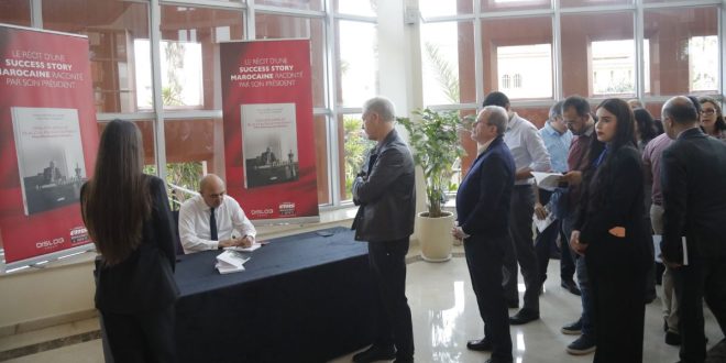 Séance dédicace: à la bibliothèque Al Saoud, Moncef Belkhayat fait carton plein (VIDEO)