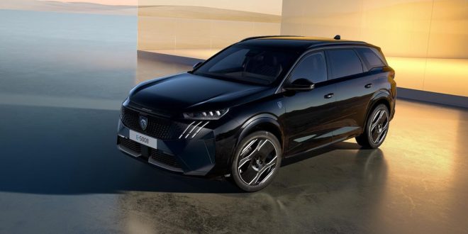 Peugeot: le SUV 5008 s’offre un nouveau look et une motorisation électrifiée
