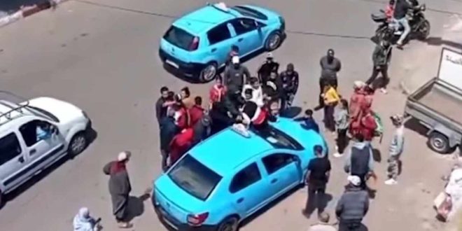 Settat: des femmes s’en prennent à un taximan, la Toile s’indigne
