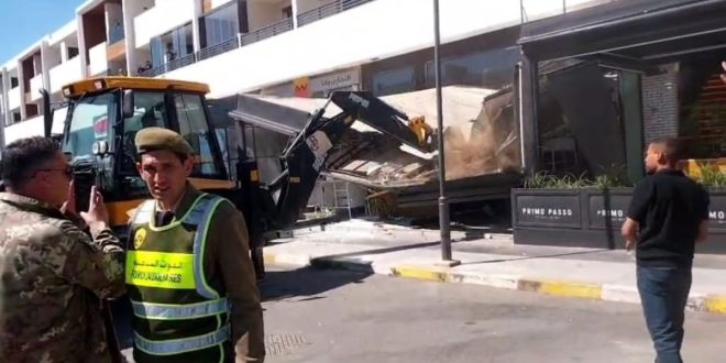 Des bulldozers pour libérer l’espace public à Bouskoura (PHOTOS)