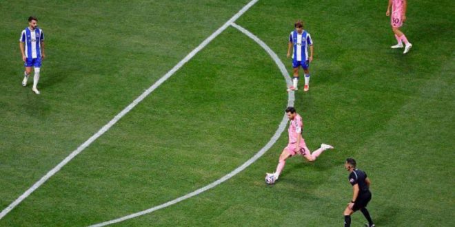 Mondial des Clubs : le coup franc magistral de Lionel Messi face au FC Porto (VIDEO)