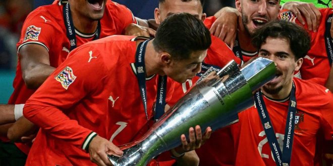 À 40 ans, Ronaldo brille encore : but et trophée en Ligue des Nations (VIDEO)