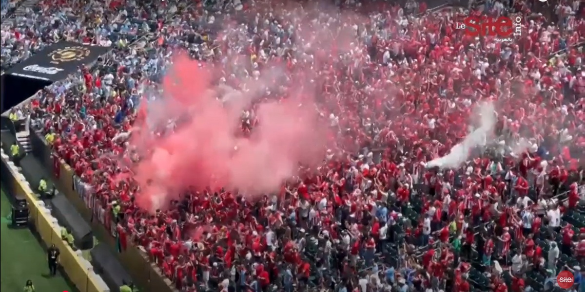 VIDEO : les fumigènes rouges enflamment le virage du Wydad malgré la défaite