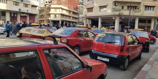 Travaux routiers à Casablanca : les petits taxis craquent (VIDEO)