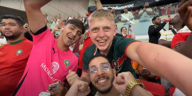 VIDEO : un influenceur anglais en transe lors de l’hymne national marocain à Rabat