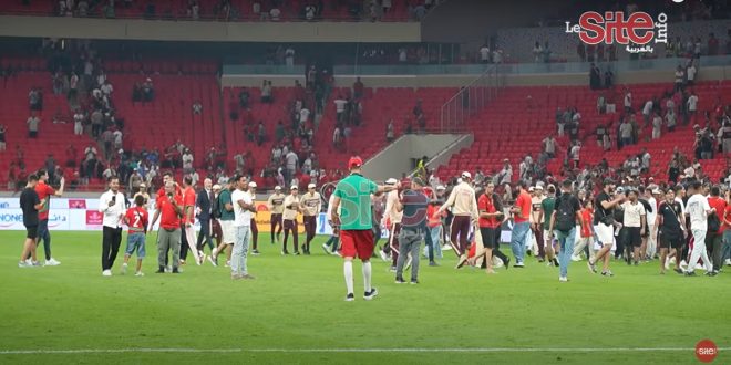 Rabat : des supporters envahissent la pelouse après Maroc-Niger (VIDEO)