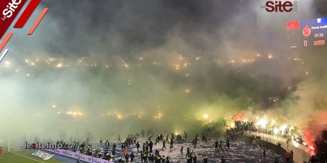 Wydad–Raja : un incendie rapidement maîtrisé près de la pelouse (VIDEO)