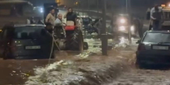 Al Aroui: plusieurs voitures piégées par les inondations