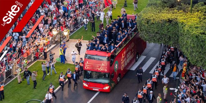 Rabat: une foule en liesse célèbre les Lionceaux (VIDEO)