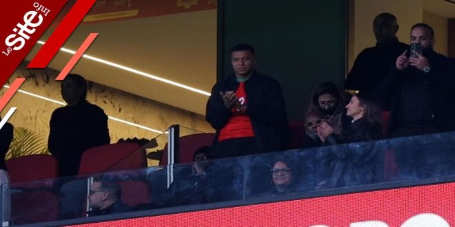 En tribunes avec le maillot d’Hakimi, Mbappé se réjouit du penalty de Diaz (VIDEO)