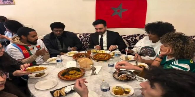 Quand le maire de New York suit le match des Lions dans un resto marocain (VIDEO)