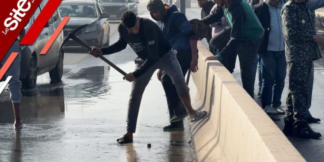 Intempéries : des Casablancais nettoient les égouts pour faciliter l’écoulement des eaux (VIDEO)