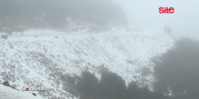 Neige et brouillard enveloppent les montagnes de Béni Mellal (VIDEO)