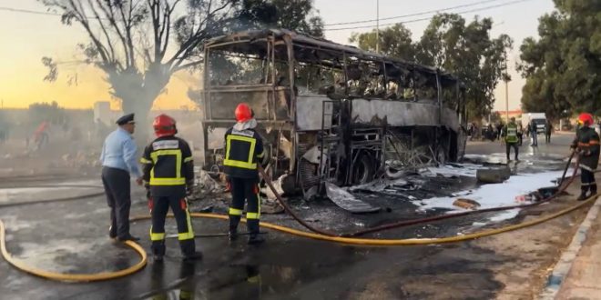 Amskroud : un camion se renverse sur l’autoroute et provoque un violent incendie