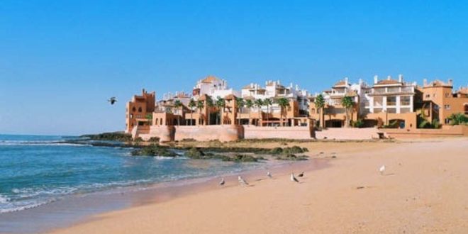 La plage de Bouznika hisse le Pavillon Bleu pour la 20e année consécutive