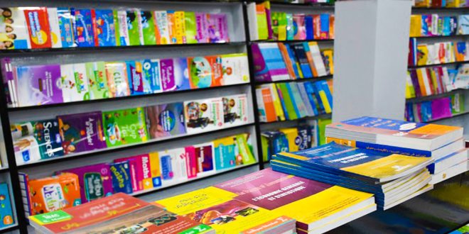 La pénurie de manuels scolaires se poursuit, les libraires montent au créneau