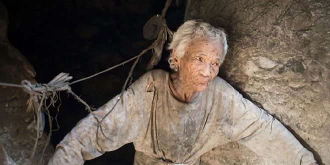 Safi: la vidéo d’une femme âgée vivant dans une grotte choque la Toile