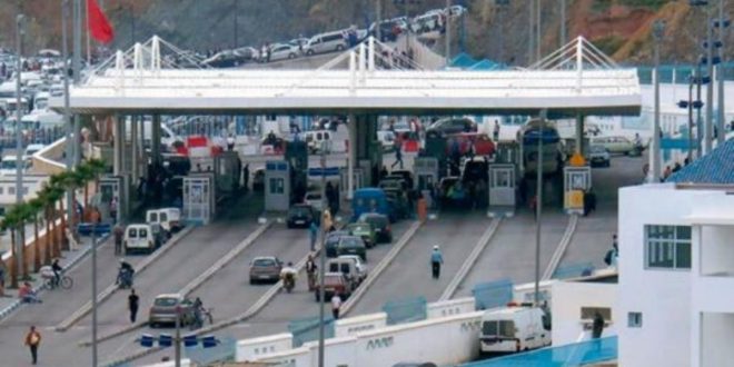 Poste-frontière de Sebta: de nouvelles exigences indignent les Marocains