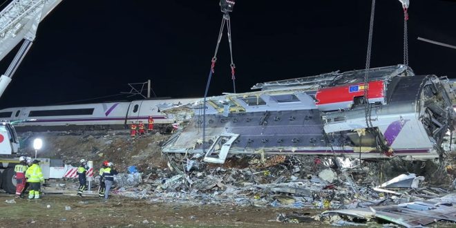 Catastrophe ferroviaire: l’Espagne choquée et en colère au premier jour du deuil national